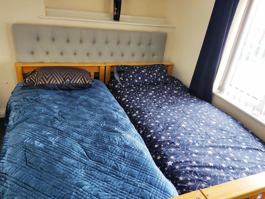 Cheerful 2-Bedroom Home With Off Street Parking 블랙풀 외부 사진